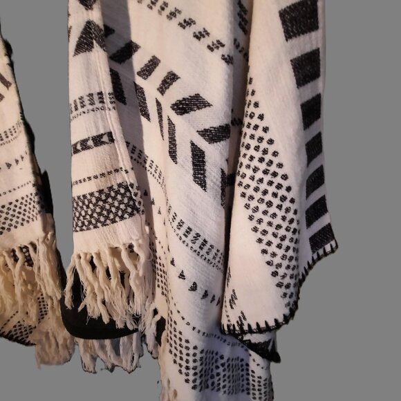 American Eagle poncho - Picture 3 of 4